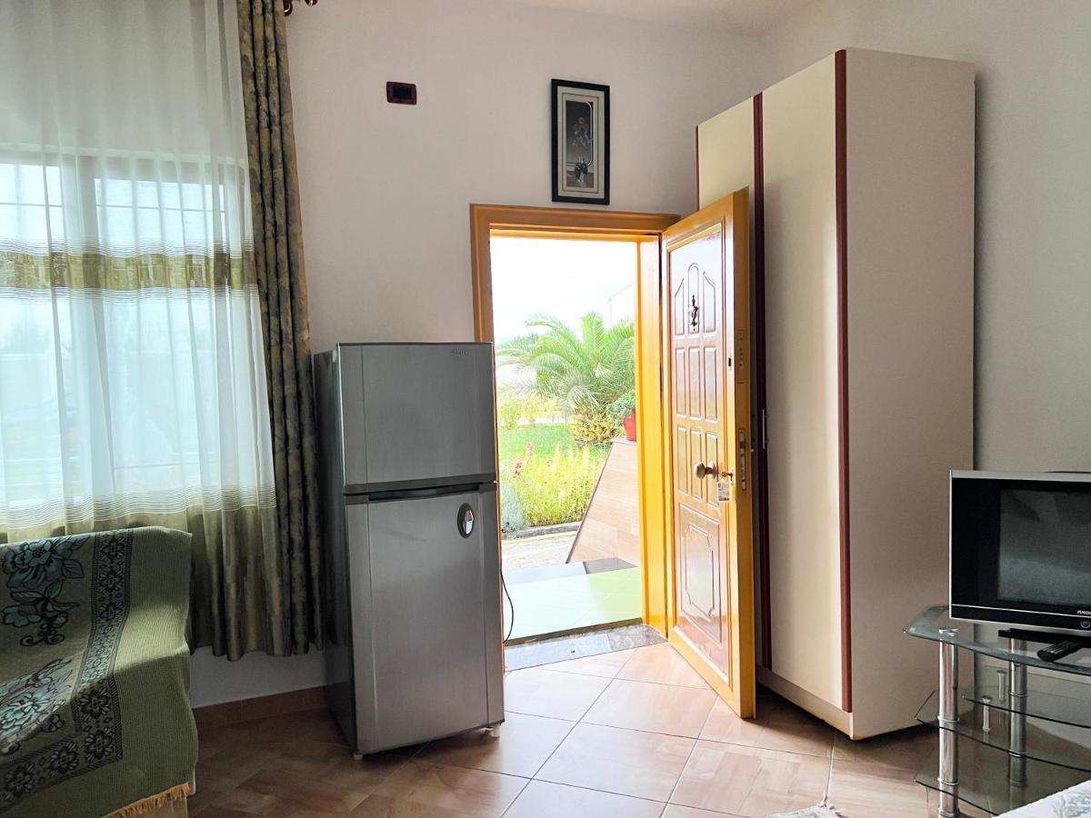 Ponari Apartments Rrotull Extérieur photo