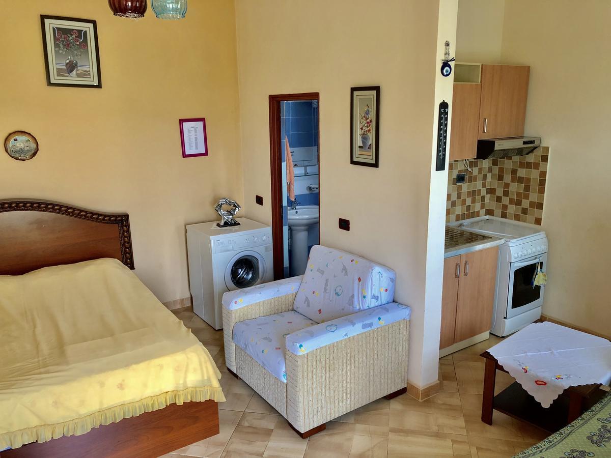 Ponari Apartments Rrotull Extérieur photo